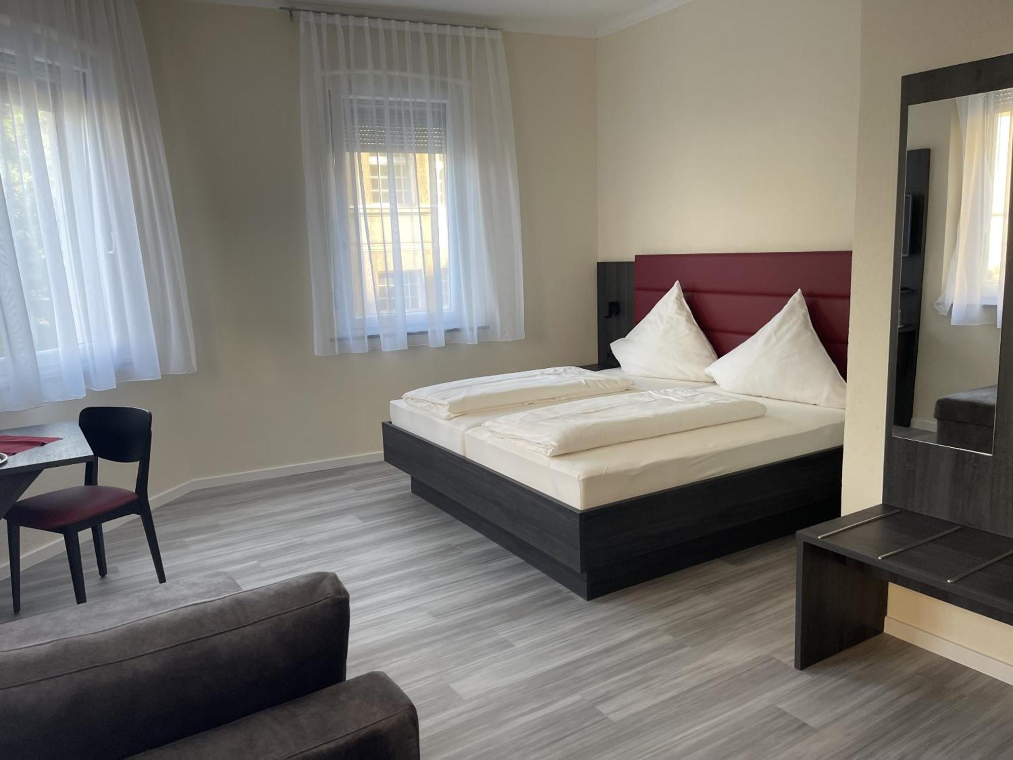 Hotel Koenig Humbert Эрланген Экстерьер фото