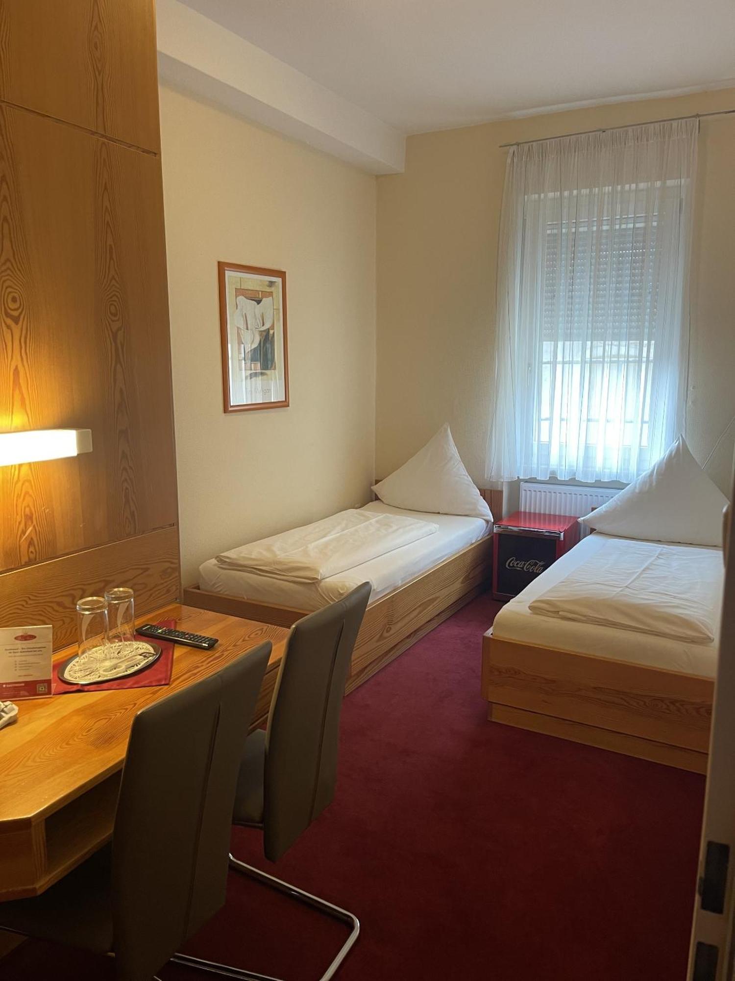 Hotel Koenig Humbert Эрланген Экстерьер фото
