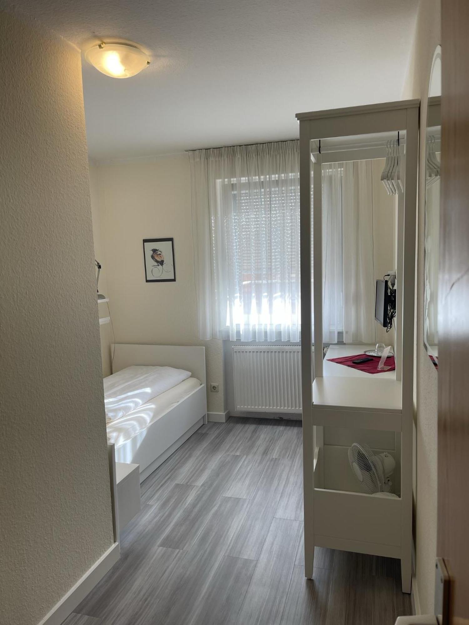 Hotel Koenig Humbert Эрланген Экстерьер фото